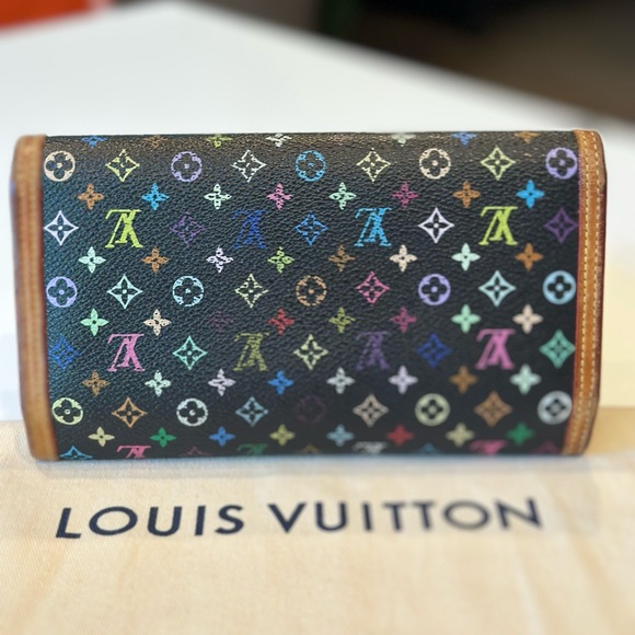 Louis Vuitton Takashi Murakami Rainbow Monogram Sarah Wallet - Picture 2 of 15